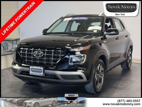 Used 2025 Hyundai Venue SEL image 4