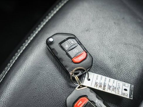 Used 2020 Jeep Gladiator Overland image 48