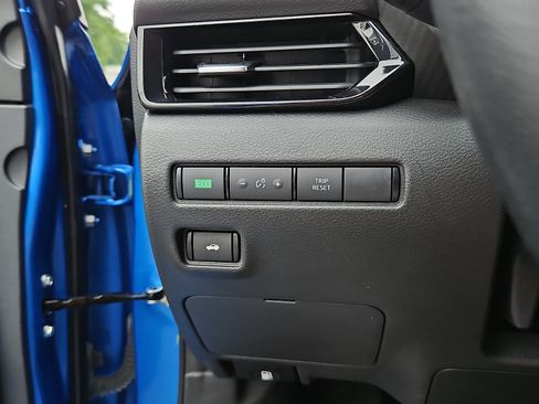 Certified 2023 Nissan Sentra SV FWD image 24