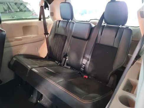 Used 2020 Dodge Grand Caravan SXT FWD image 11