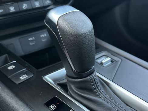 Used 2026 Nissan Kicks SV FWD image 21