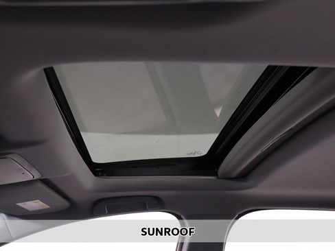 Used 2017 Honda CR-V EX image 3