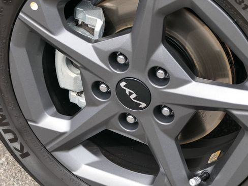 Used 2025 Kia K4 LXS image 11