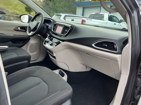 Used 2023 Chrysler Voyager LX image 26