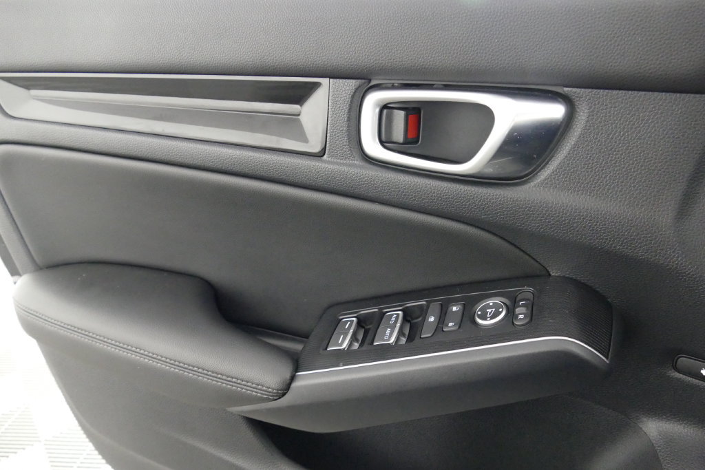 Used 2022 Honda Civic Touring image 11