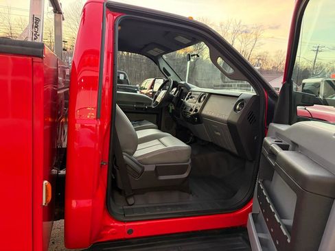 Used 2016 Ford F550 4x4 Regular Cab Super Duty image 33