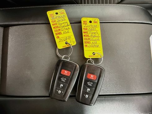 Used 2022 Toyota Highlander XSE AWD/4WD image 37