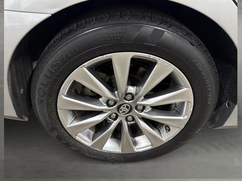 Used 2016 Toyota Camry XLE w/ Moonroof Package FWD image 38