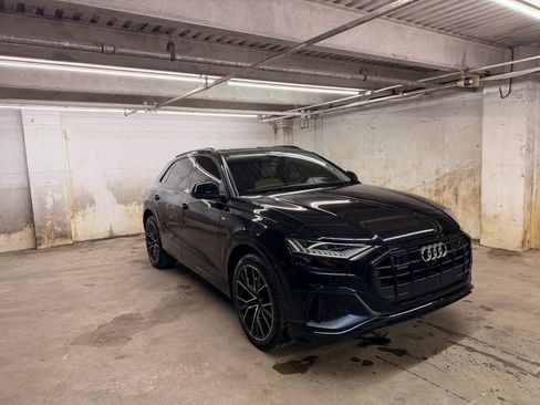 Used 2019 Audi Q8 Prestige w/ Luxury Package AWD/4WD image 3
