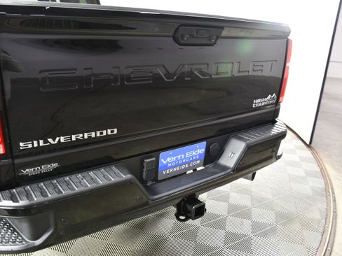 Used 2024 Chevrolet Silverado 3500 High Country w/ High Country Premium Package AWD/4WD image 15