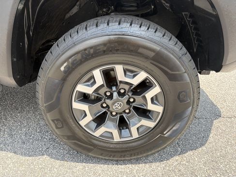 Used 2019 Toyota Tacoma TRD Off-Road AWD/4WD image 23