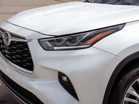 Used 2024 Toyota Highlander Platinum image 13