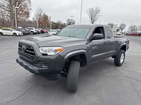 Used 2019 Toyota Tacoma SR image 8