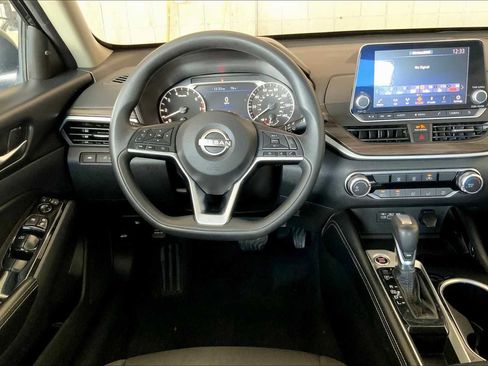 Used 2023 Nissan Altima 2.5 SV image 5