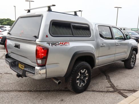 Used 2022 Toyota Tacoma TRD Off-Road image 4
