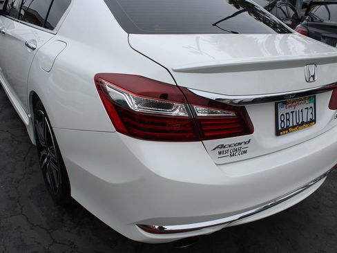 Used 2017 Honda Accord Sport Special Edition image 14
