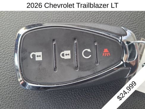 Used 2026 Chevrolet TrailBlazer LT FWD image 2