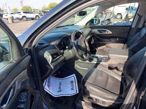 Used 2019 Chevrolet Traverse LT w/ LT Premium Package AWD/4WD image 9