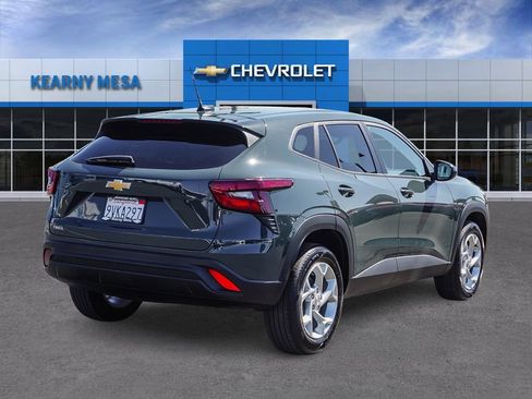 Used 2026 Chevrolet Trax LS w/ LS Convenience Package FWD image 6