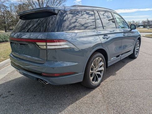 New 2026 Lincoln Aviator AWD w/ Jet Appearance Package image 11