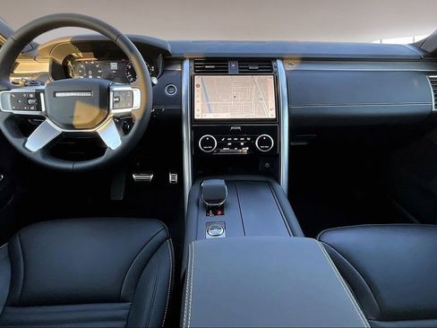 New 2025 Land Rover Discovery Dynamic SE image 5
