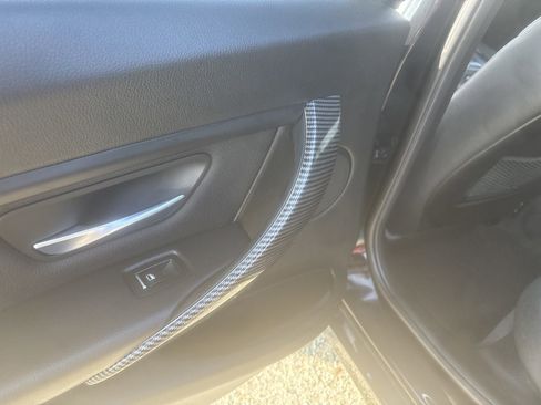 Used 2018 BMW 320i Sedan w/ Convenience Package image 17