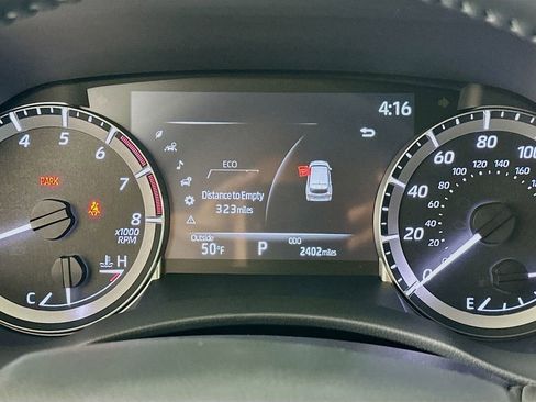 Used 2025 Toyota Highlander XLE image 12