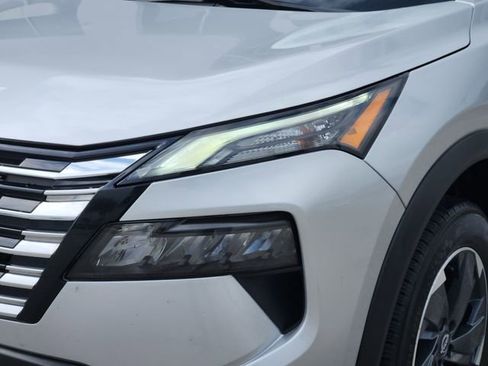 Used 2024 Nissan Rogue SV image 6