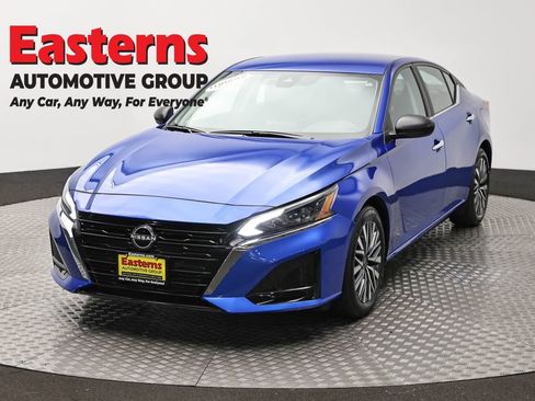Used 2025 Nissan Altima 2.5 SV FWD image 1