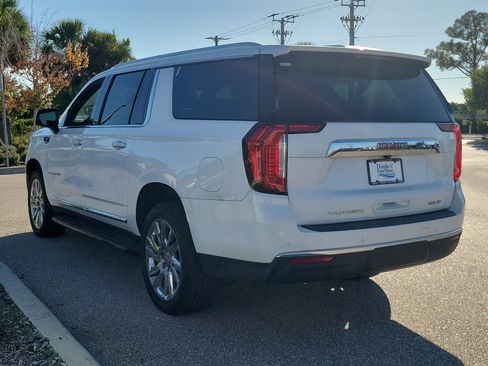 Used 2021 GMC Yukon XL SLT w/ SLT Luxury Plus Package image 6