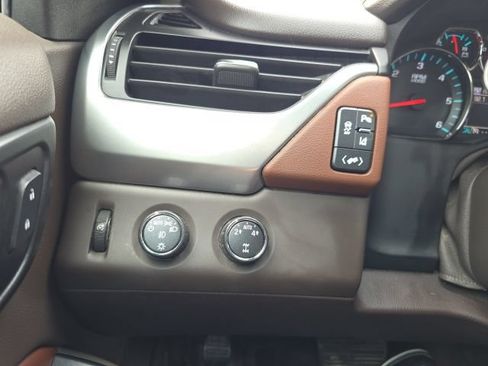Used 2015 Chevrolet Suburban LTZ AWD/4WD image 34