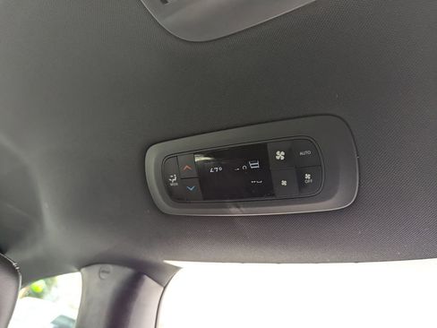 New 2025 Chrysler Pacifica Select image 32