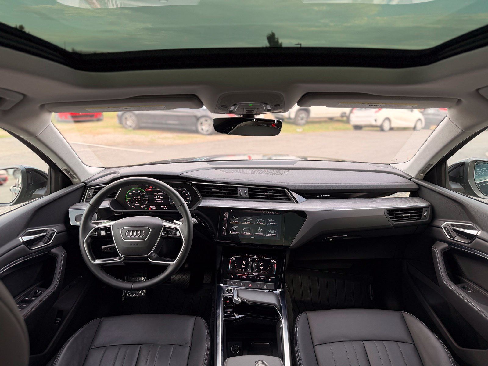 Used 2024 Audi Q8 e-tron Premium AWD/4WD image 33
