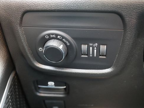 Used 2022 Jeep Grand Cherokee Altitude AWD/4WD image 26
