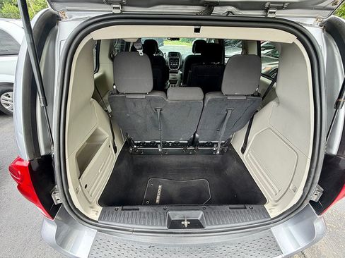 Used 2019 Dodge Grand Caravan SE w/ UConnect Hands-Free Group FWD image 14