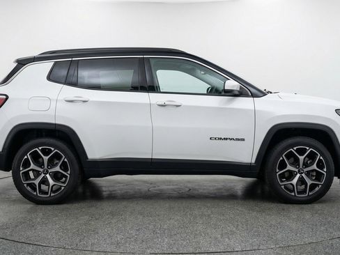 Used 2025 Jeep Compass Limited image 9
