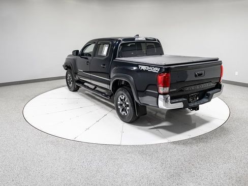 Used 2017 Toyota Tacoma TRD Off-Road image 31