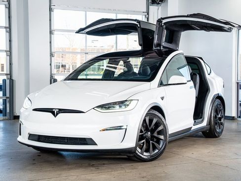 Used 2022 Tesla Model X image 2