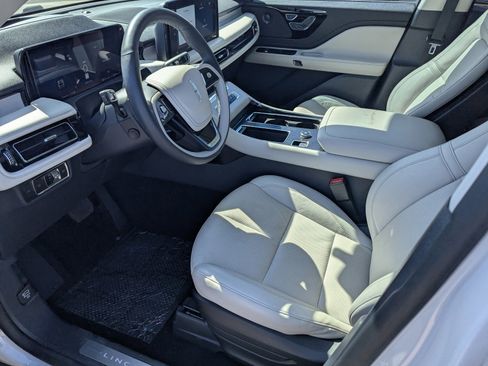 Certified 2025 Lincoln Aviator Reserve w/ Illumination Package RWD image 10