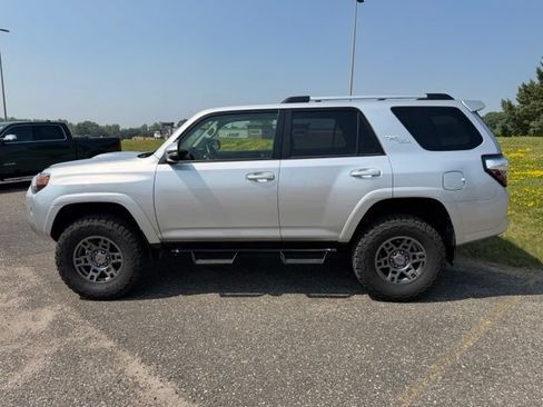 Used 2018 Toyota 4Runner TRD Off-Road Premium w/ TRD Performance Package AWD/4WD image 9