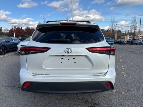 Used 2022 Toyota Highlander XLE image 3