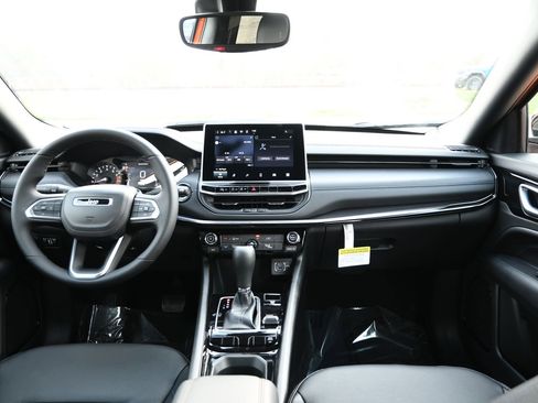 New 2026 Jeep Compass Latitude image 26