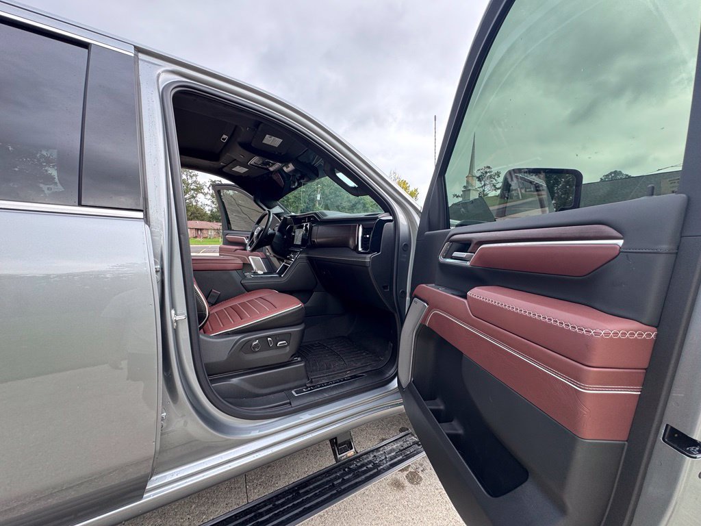 Used 2026 GMC Sierra 3500 Denali Ultimate w/ LPO, Black Badging Package AWD/4WD image 22