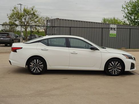 Certified 2025 Nissan Altima 2.5 SV FWD image 4