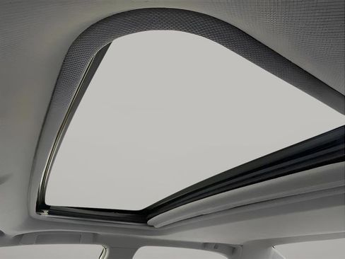 Used 2012 Toyota Camry XLE w/ Leather Pkg image 23