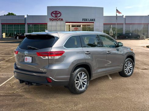 Used 2017 Toyota Highlander XLE AWD/4WD image 5