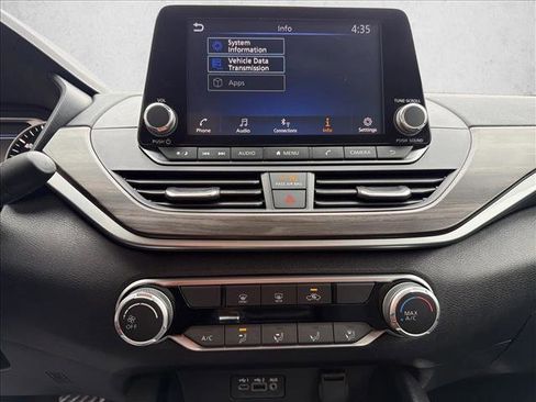 Used 2024 Nissan Altima 2.5 SV image 19