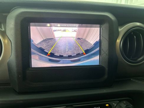 Used 2021 Jeep Wrangler Unlimited Sport AWD/4WD image 18