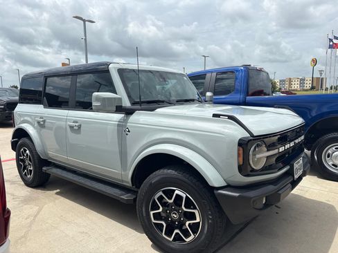 Used 2024 Ford Bronco Outer Banks AWD/4WD image 12