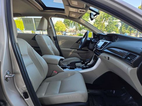 Used 2017 Honda Accord EX-L image 11